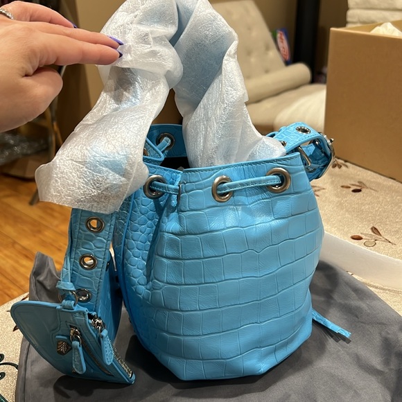 Balenciaga XS Le Cagole Bucket Bag - Picture 16 of 16